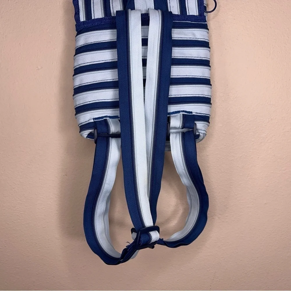 ZIP IT BRAND BACKPACK BLUE STRIPE PASTEL LIGHTWEIGHT TRAVEL